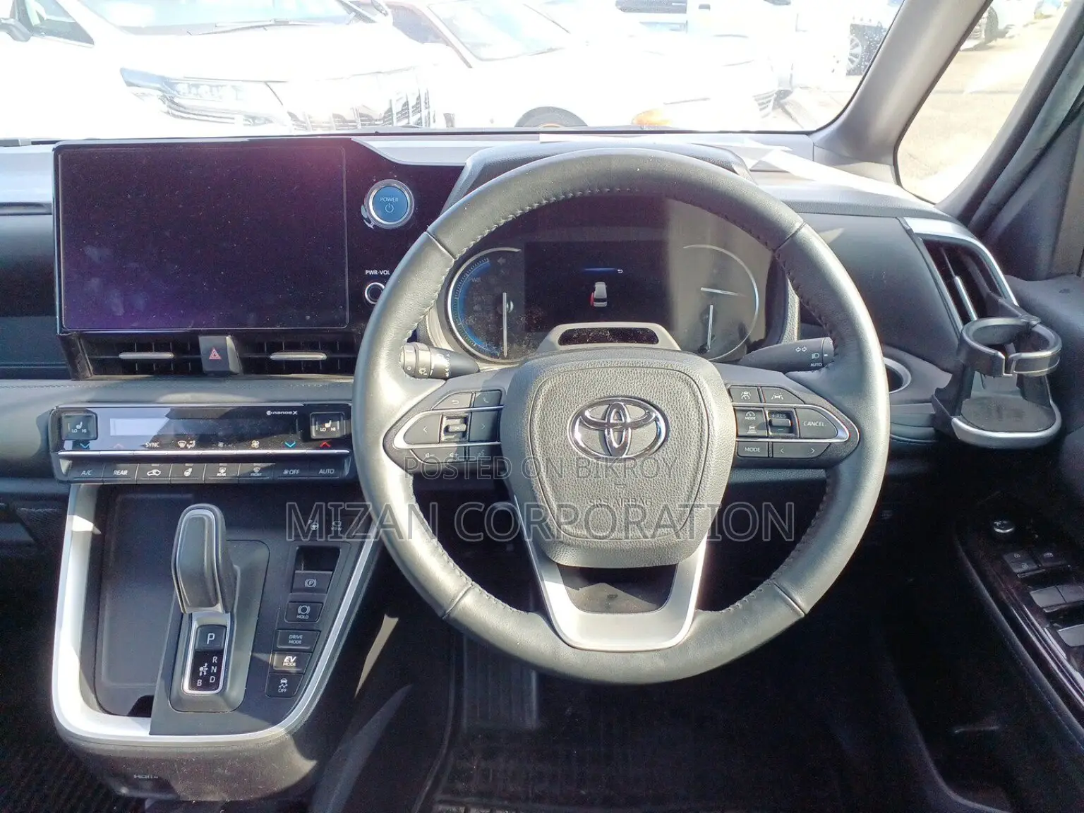 Toyota Voxy 2022 পার্ল