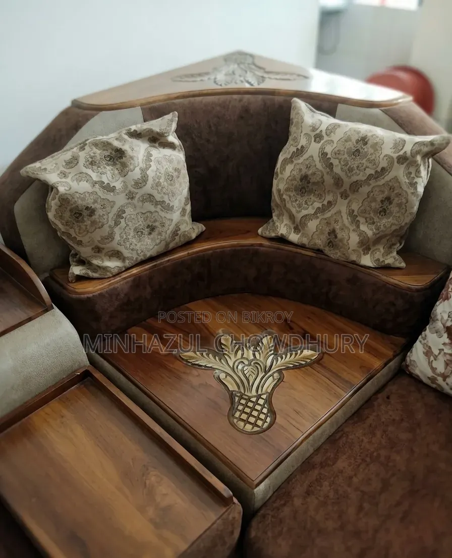 Exquisite and Luxurious L-Shape Corner Sofa Set (Fresh Condition)
