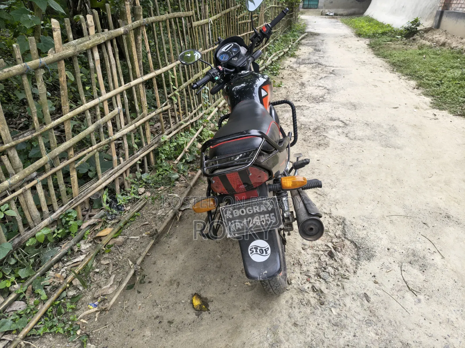 মোটরসাইকেল ২০১২ কালো