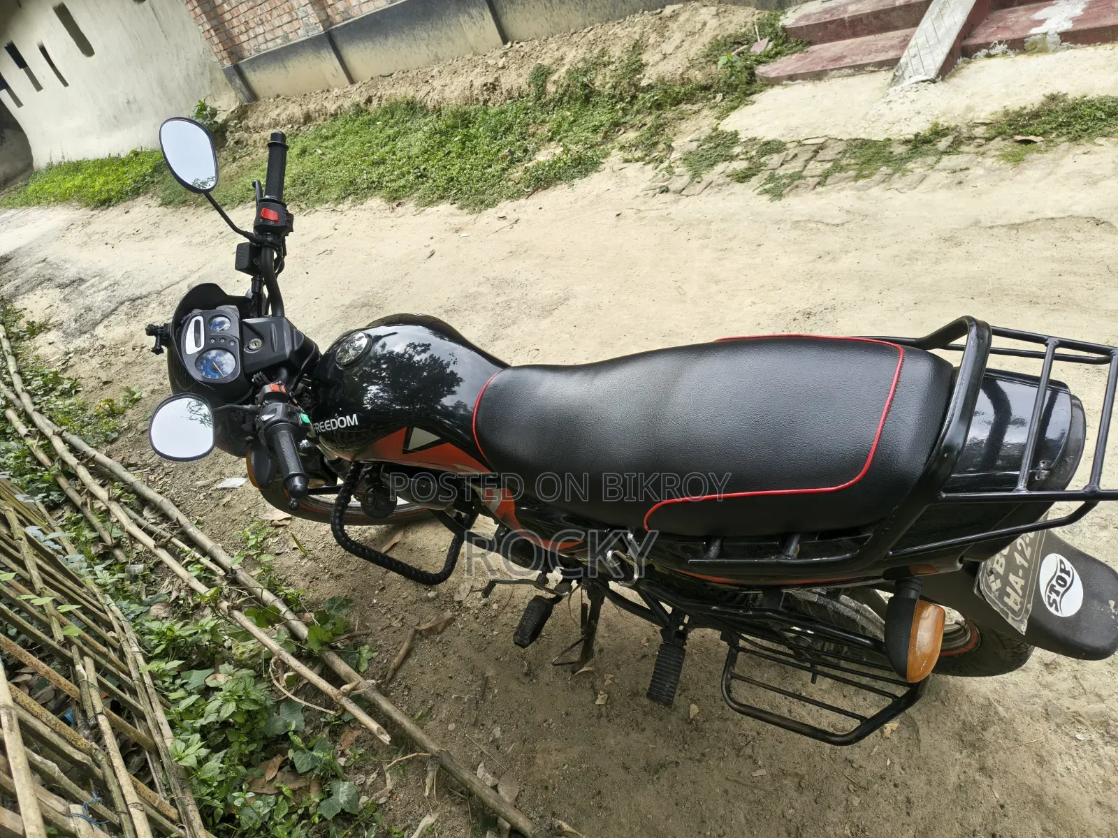 মোটরসাইকেল ২০১২ কালো