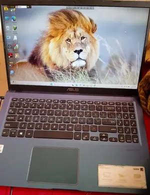 Laptop Asus VivoBook X540SA 8GB Intel Core I5 HDD+SSD 1.5T