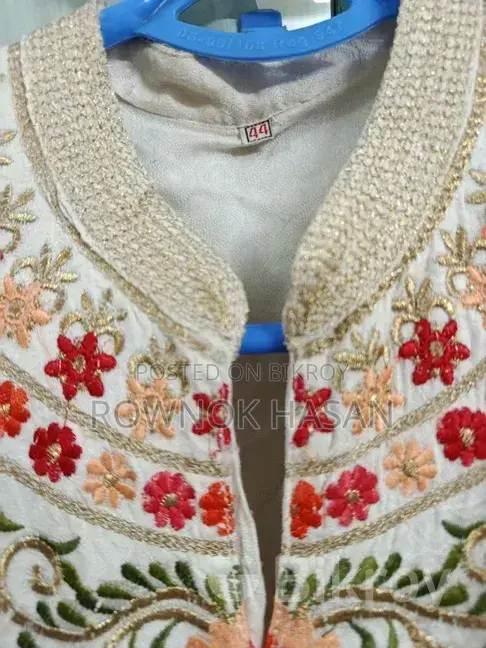 Pre-owned Three-Piece Set