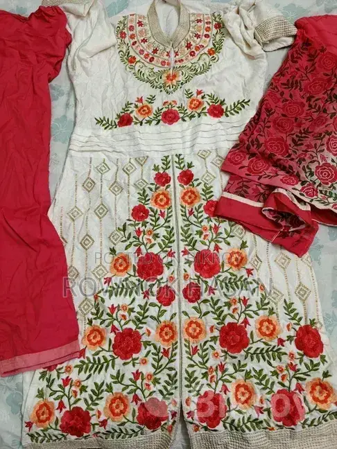 Pre-owned Three-Piece Set