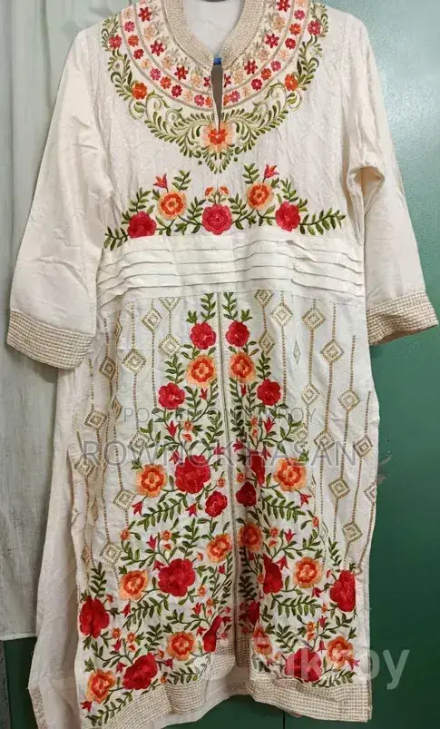 Pre-owned Three-Piece Set