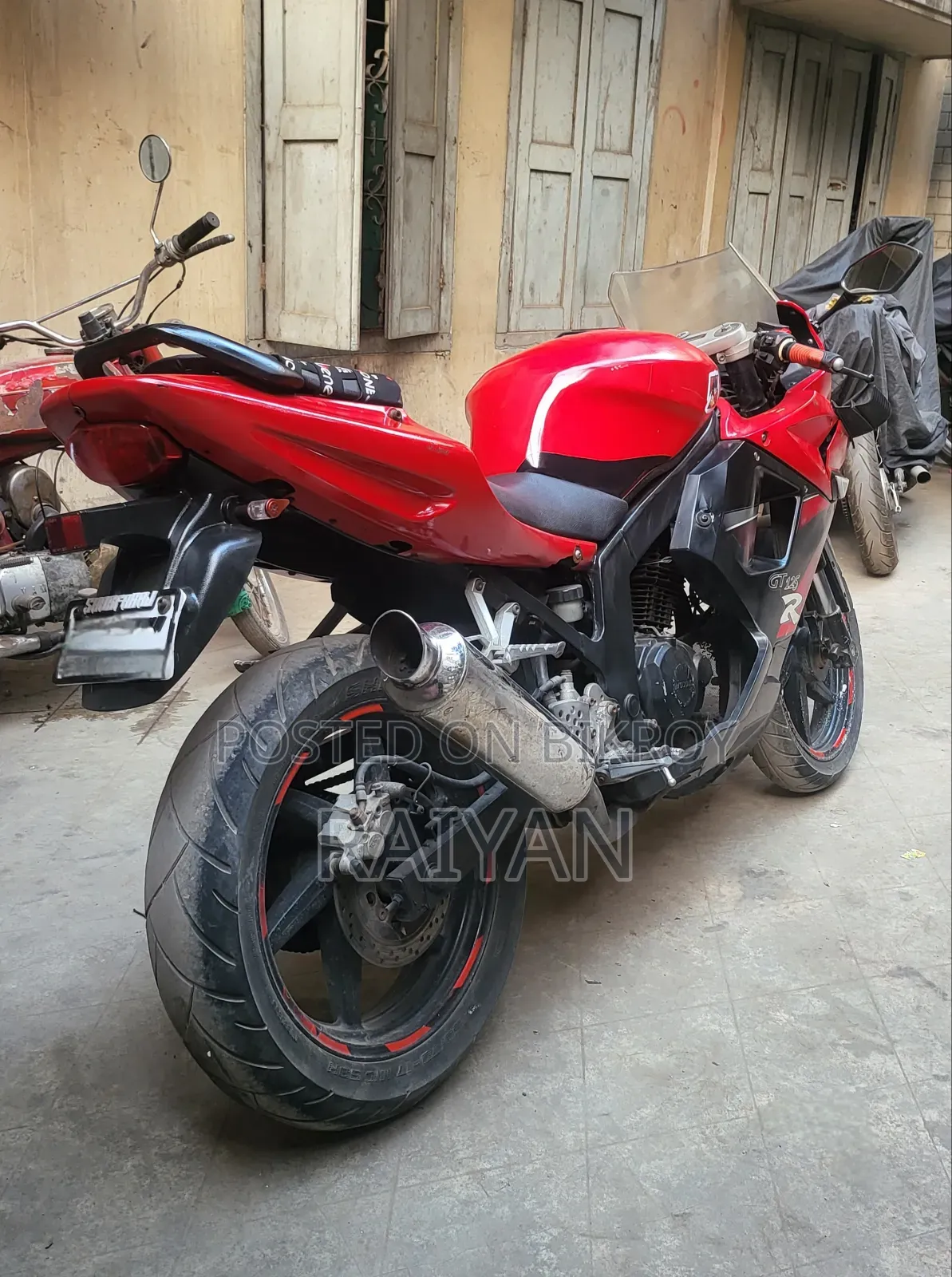 Hyosung GT250R 2012 Red