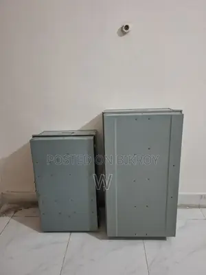 স্টিলের ট্রাঙ্ক