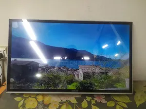Smart TV 32 Inch with Panel Protector