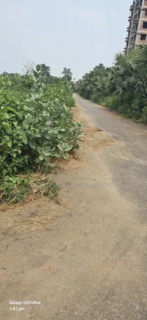 Sector -15/B, East Facing 3 Katha Plot Sell