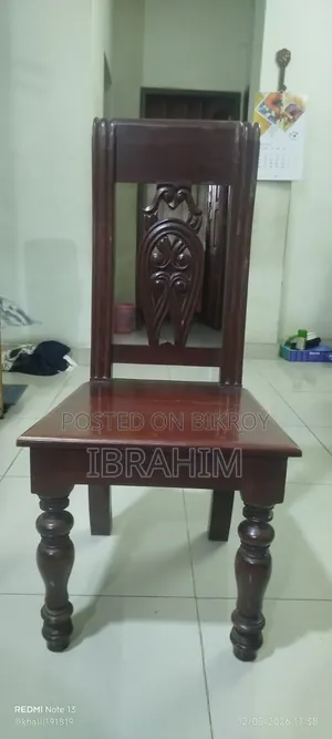 ডাইনিং টেবিল