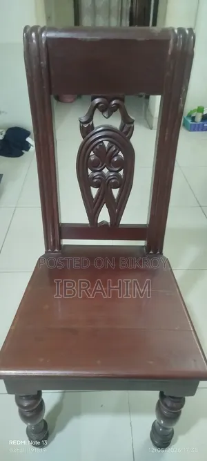ডাইনিং টেবিল