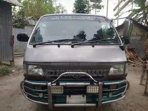 Toyota HiAce 2022 Green