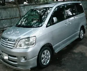 Toyota Voxy 2002 Silver