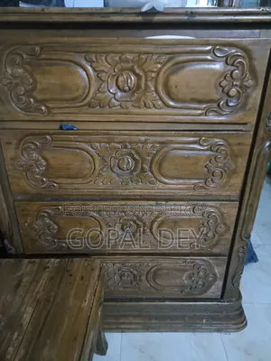 উডেন ওয়ারড্রোব
