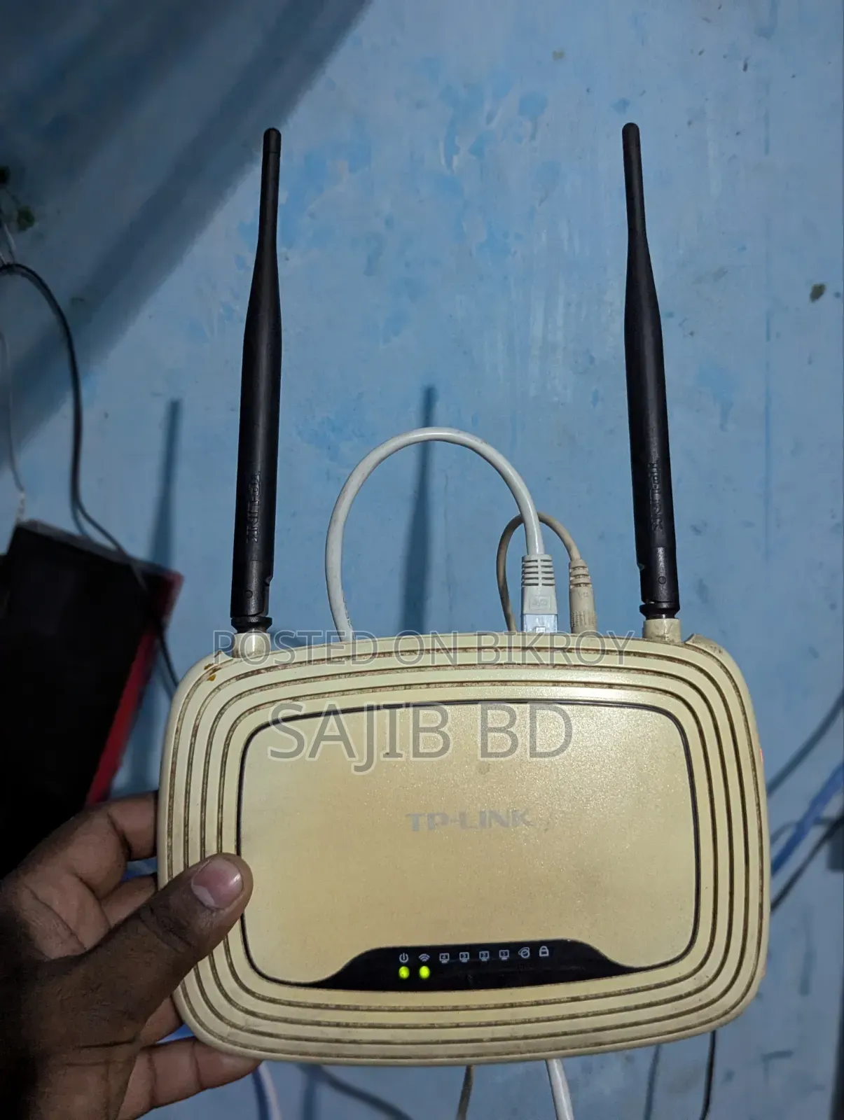 Tp-Link Tl-Wr841n ওয়াইফাই রাউটার (চার্জার ছাড়া)