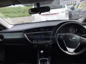 Toyota Auris 2012 রেড