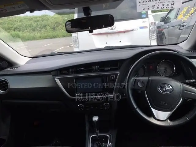 Toyota Auris 2012 রেড
