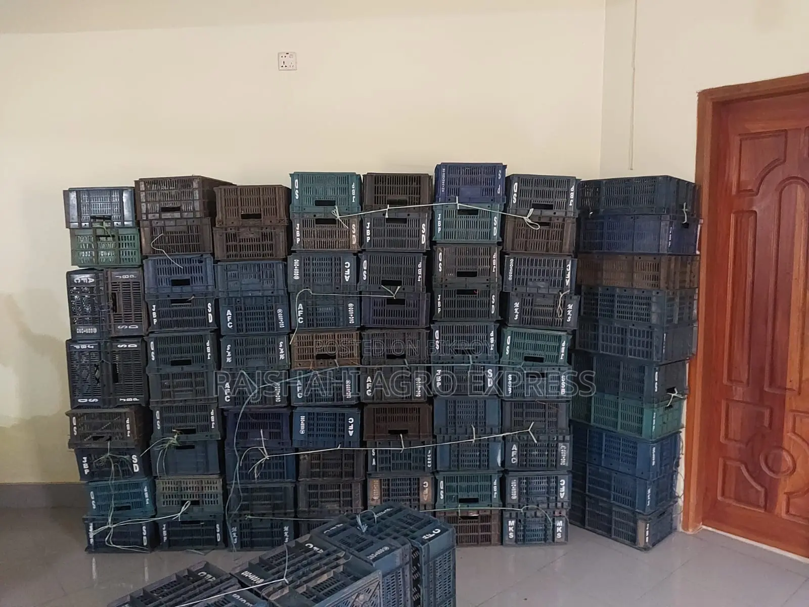 Plastic Crate - হ্যাফ প্লাষ্টিক ক্যারেট