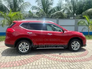Nissan X-Trail 2.0 Petrol AWD 2013 Red