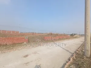 N Black Bashundhara 5 Katha South Facing Plot Sale