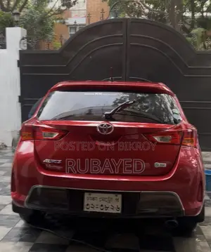 Toyota Auris 2012 রেড