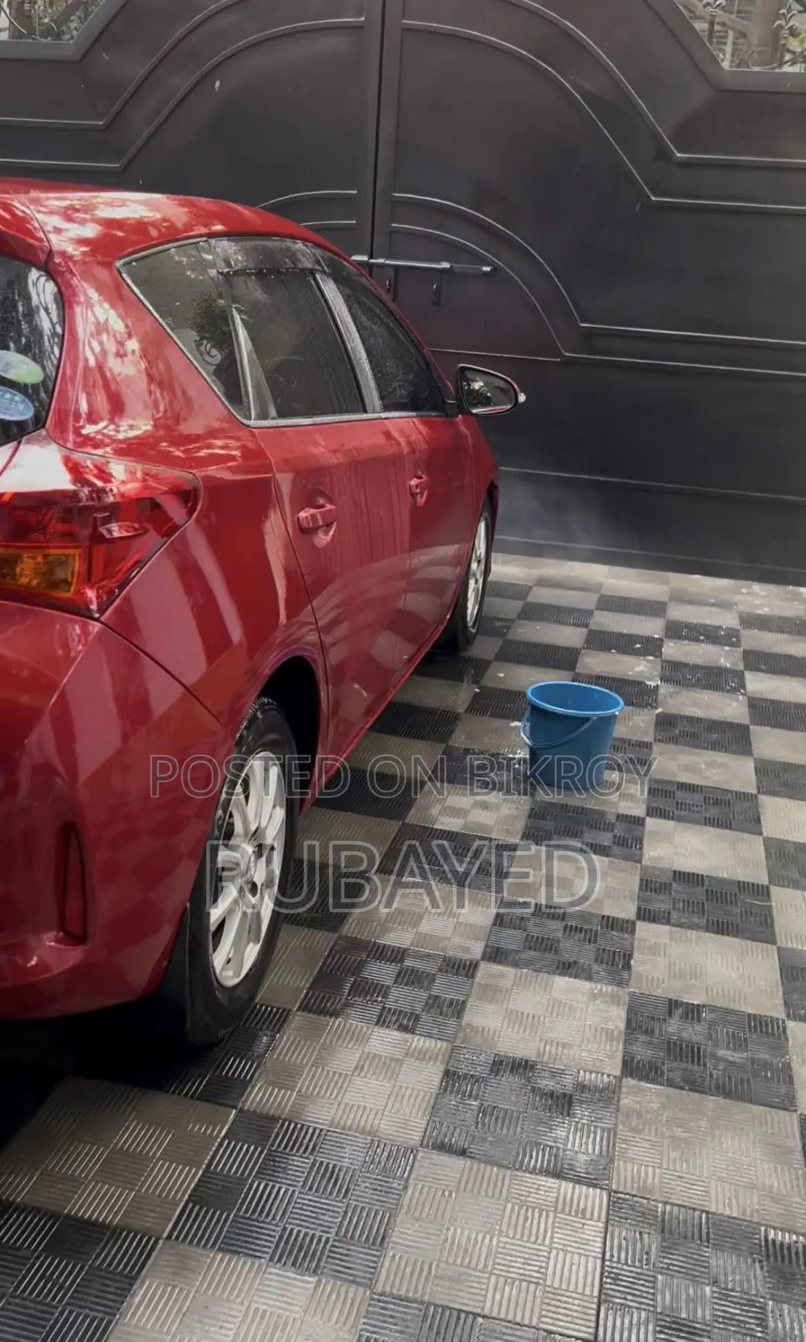 Toyota Auris 2012 রেড