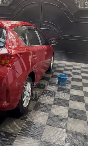 Toyota Auris 2012 রেড