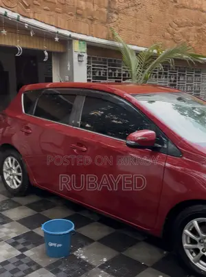 Toyota Auris 2012 রেড