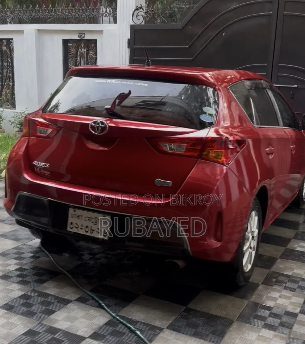 Toyota Auris 2012 রেড