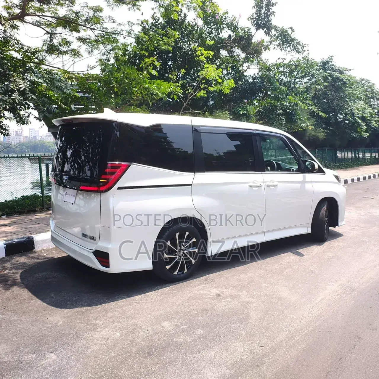 Toyota Noah 2022 Pearl