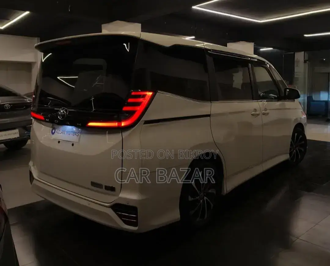 Toyota Noah 2022 Pearl