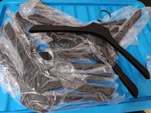 Hanger Quality Full