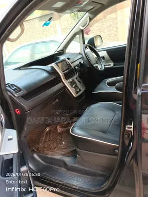 Toyota Noah 2.0 143hp YY FWD (5 Seater) 2012 Black