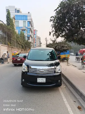 Toyota Noah 2.0 143hp YY FWD (5 Seater) 2012 Black