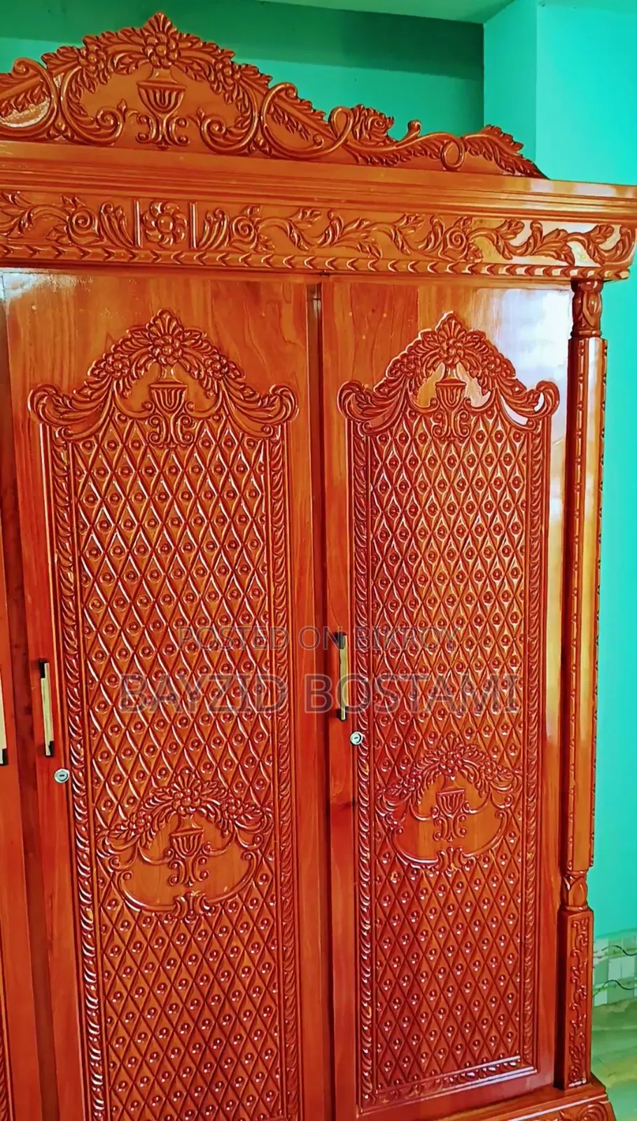 মেহেগুনি কাঠের আলমারি