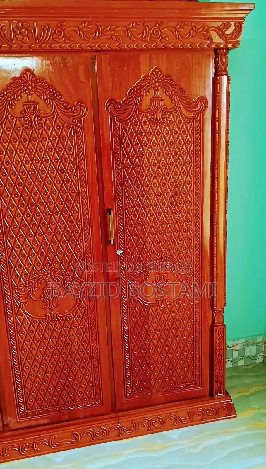 মেহেগুনি কাঠের আলমারি
