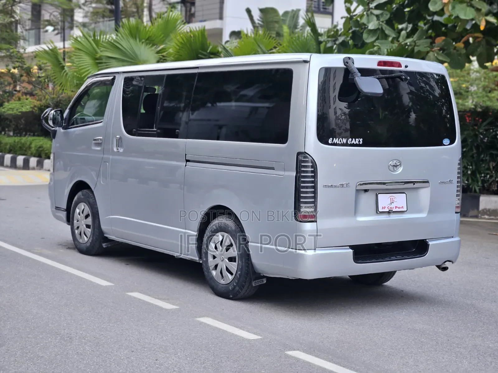 টয়োটা হাইএস ২০১০ সিলভার