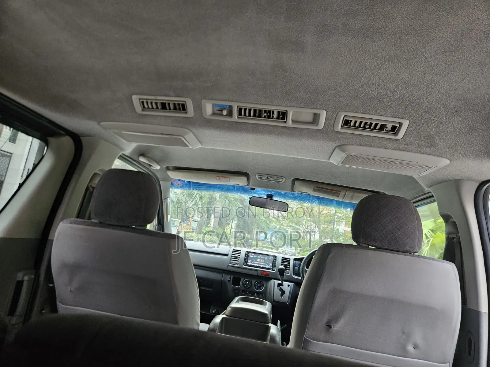 টয়োটা হাইএস ২০১০ সিলভার