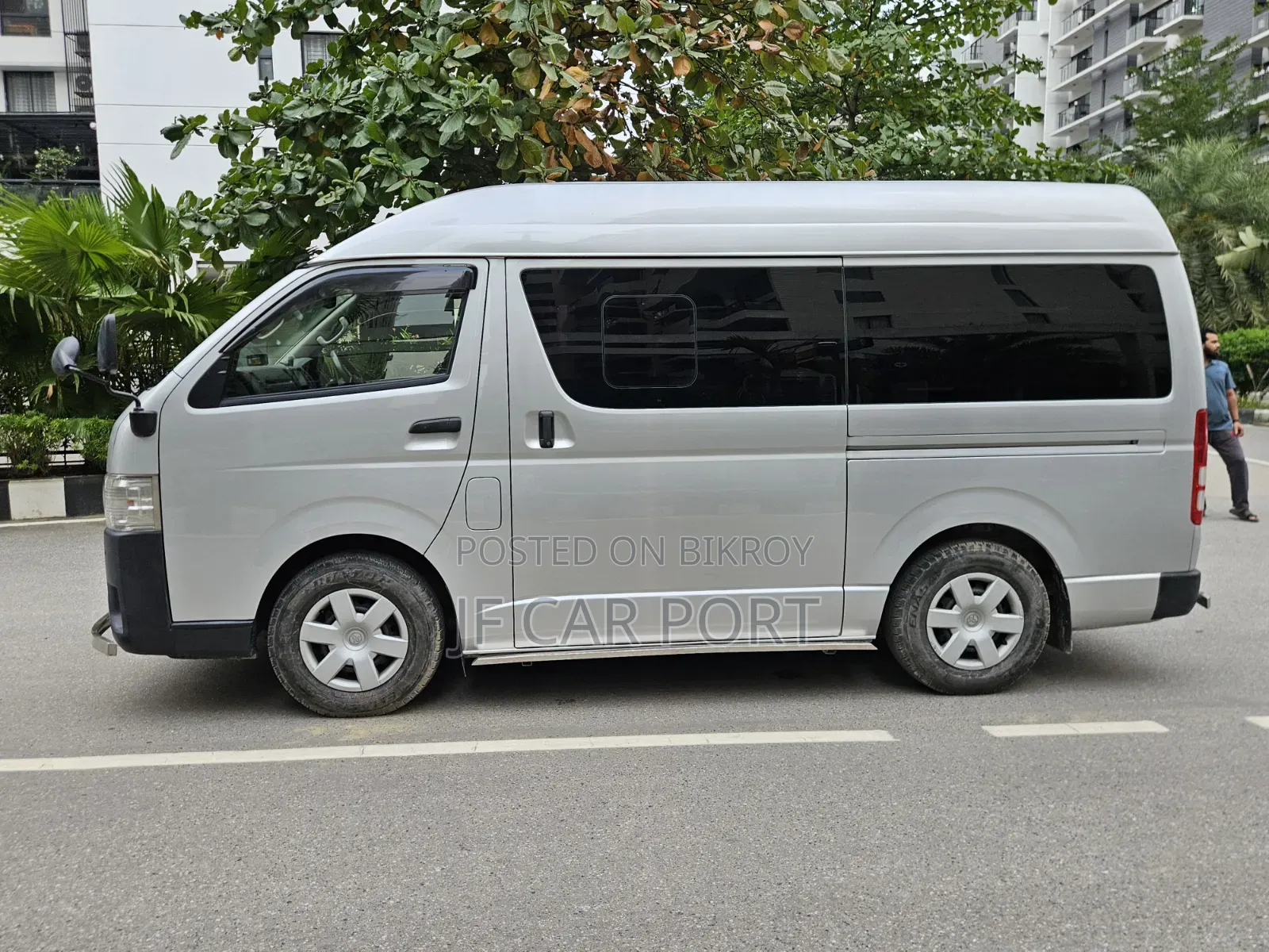 Toyota HiAce 2017 Silver