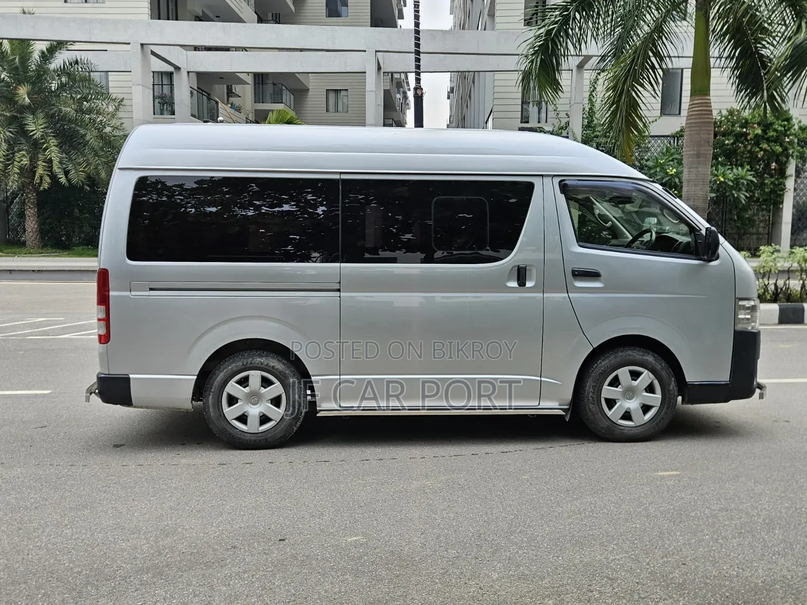 Toyota HiAce 2017 Silver