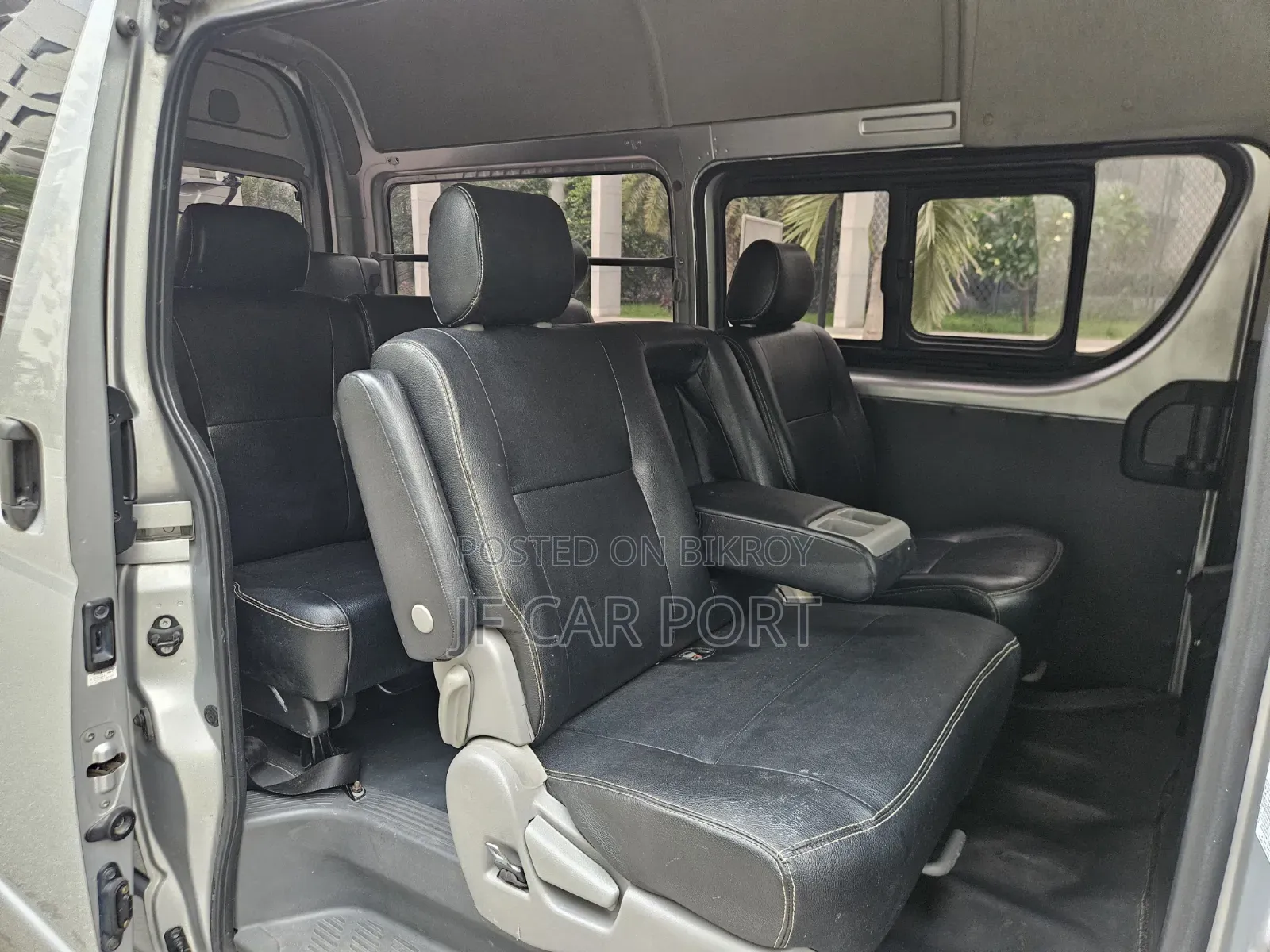 Toyota HiAce 2017 Silver