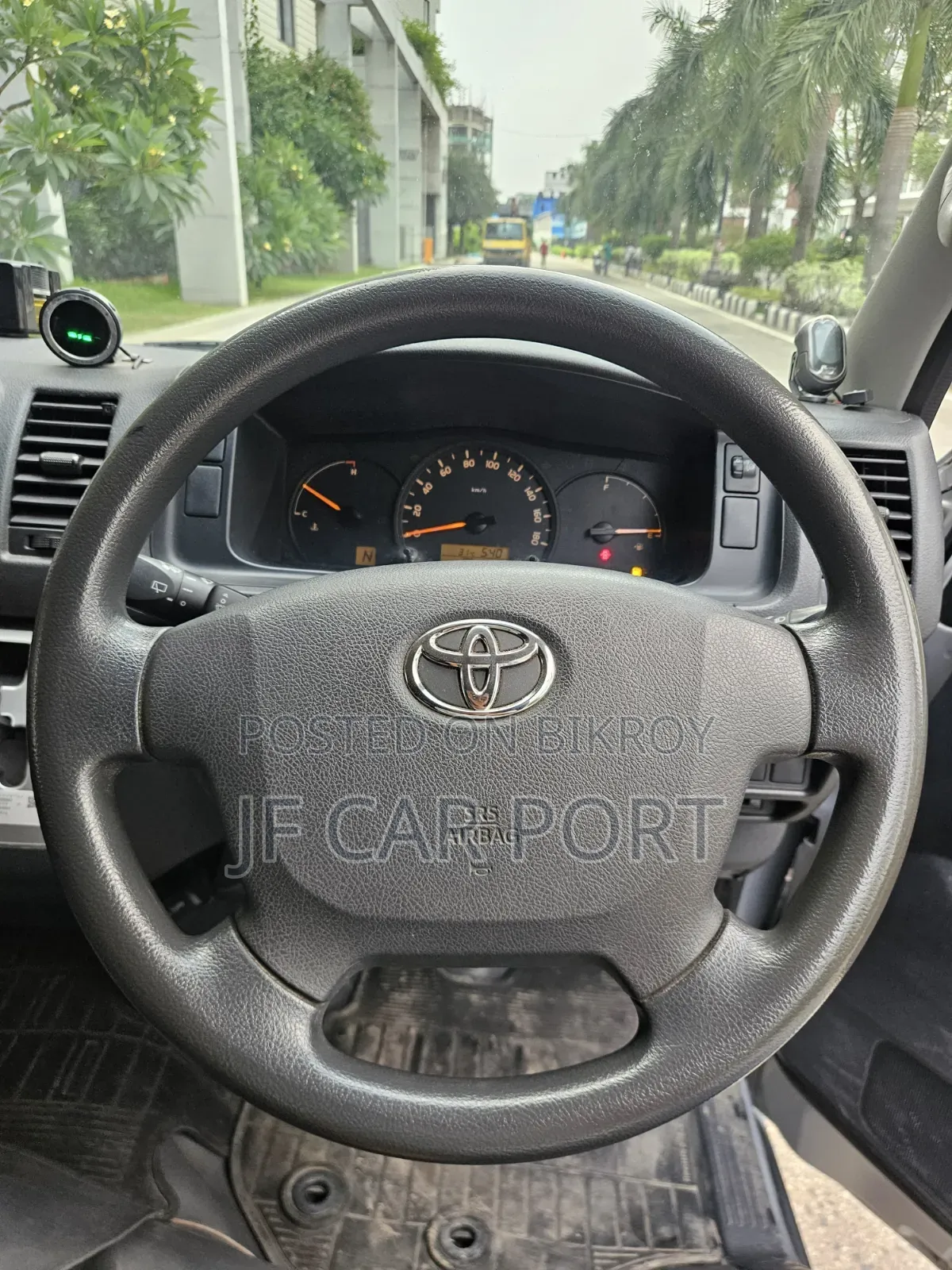 Toyota HiAce 2017 Silver