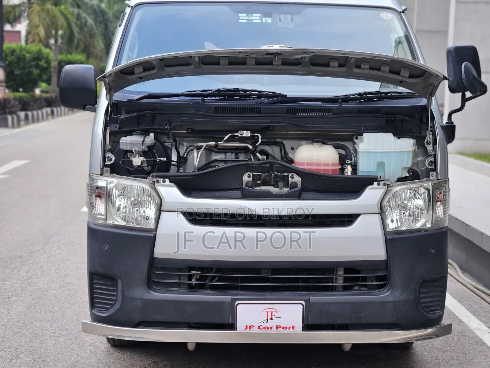 Toyota HiAce 2017 Silver