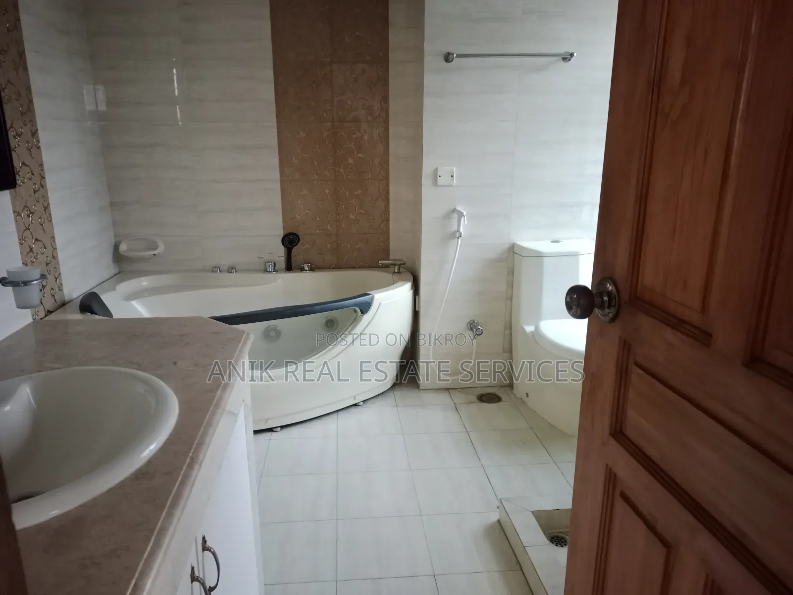 4-bedroom Apartment in Anik Real Estate, Gulshan for Sale