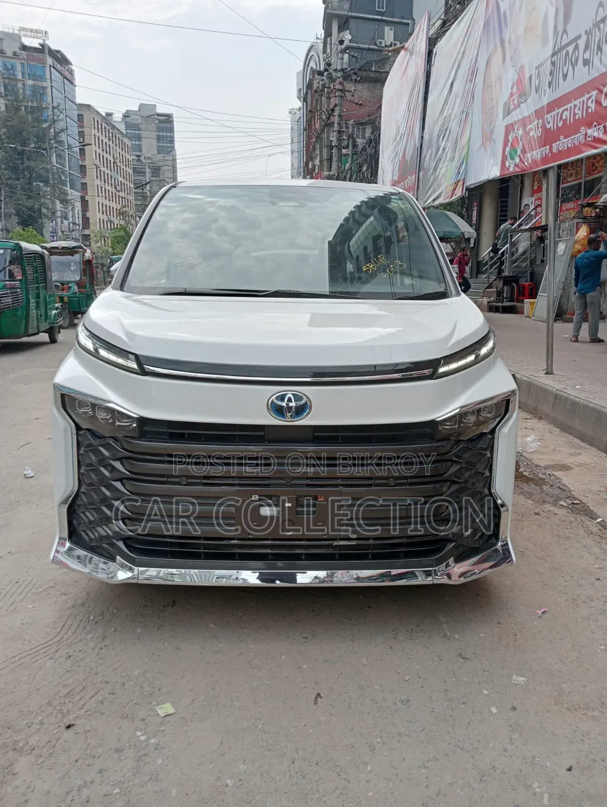 Toyota Voxy 2025 Pearl