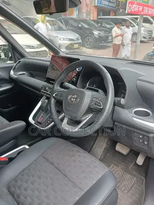 Toyota Voxy 2025 Pearl