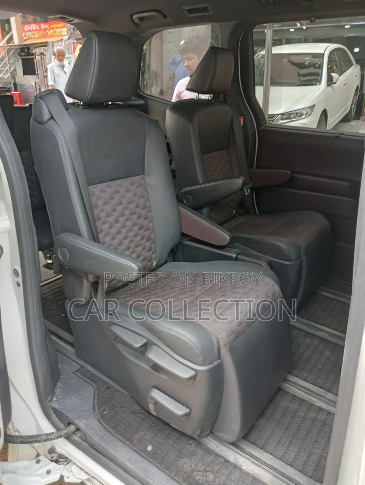 Toyota Voxy 2025 Pearl