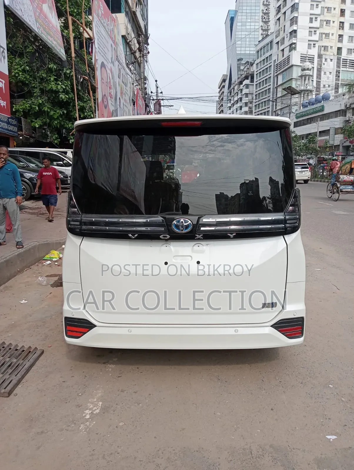 Toyota Voxy 2025 Pearl