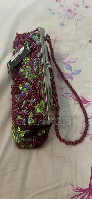 Vivacious Party Bag With Kiss Lock Clasp