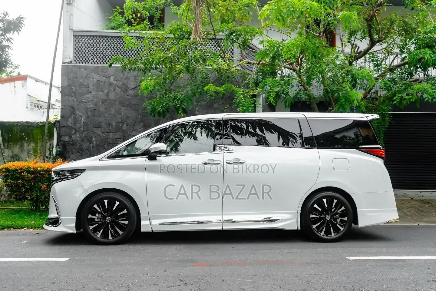 Toyota Alphard 2.5 Hybrid AWD 2023 Pearl