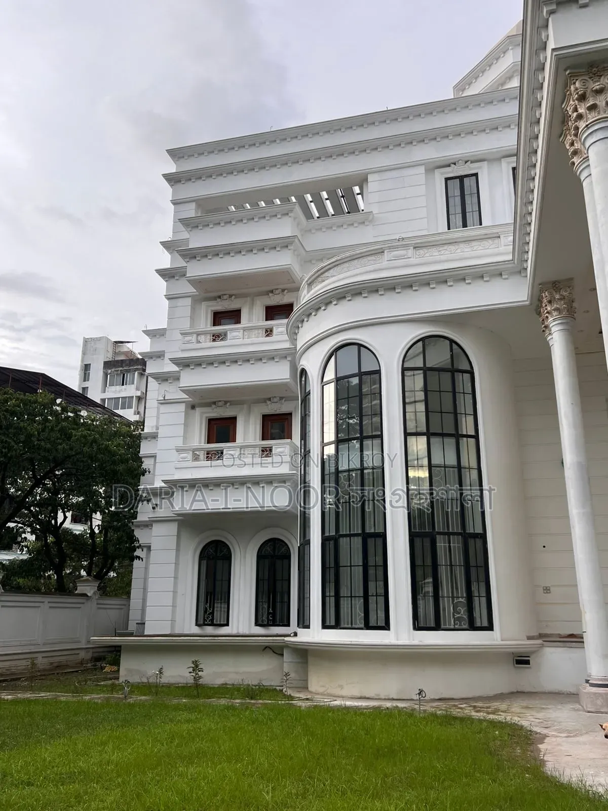 20bdrm Block of Flats in August 01, Basundhara for Sale